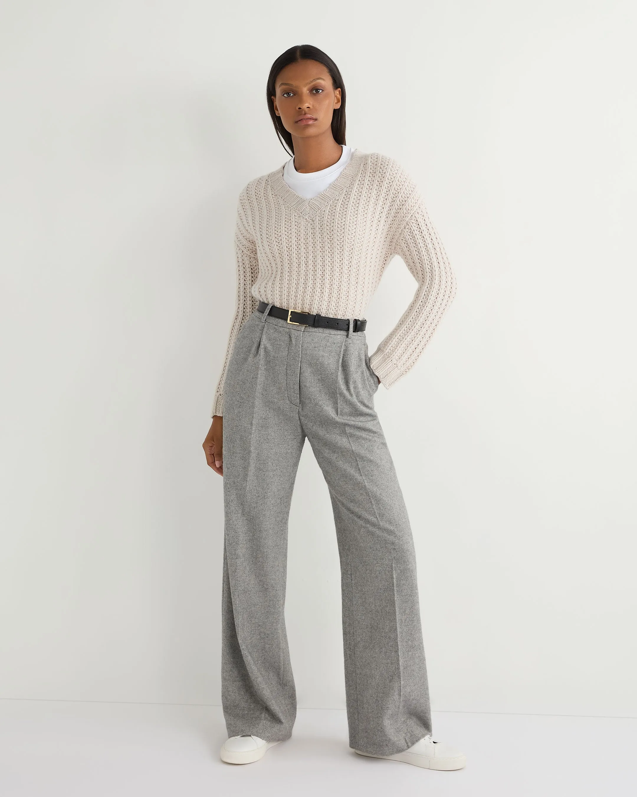 Women's Statement Rib V Neck Cashmere Jumper Frost White